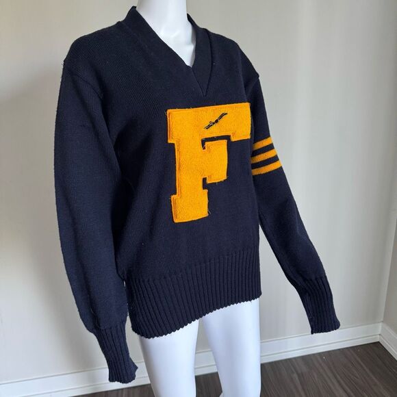 Vintage 100% Virgin Wool V-Neck Varsity Swim Mid-Century Sweater Made In Detroit - Picture 2 of 7
